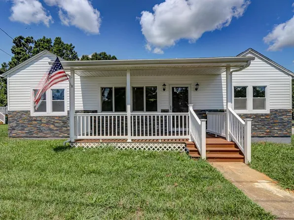 107 Woodlawn Hgts Rd, Chatham, VA 24531