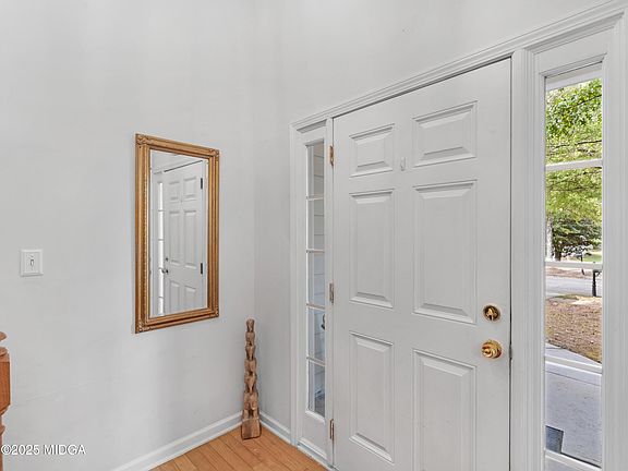 2nd image of 412 Eglington Trl