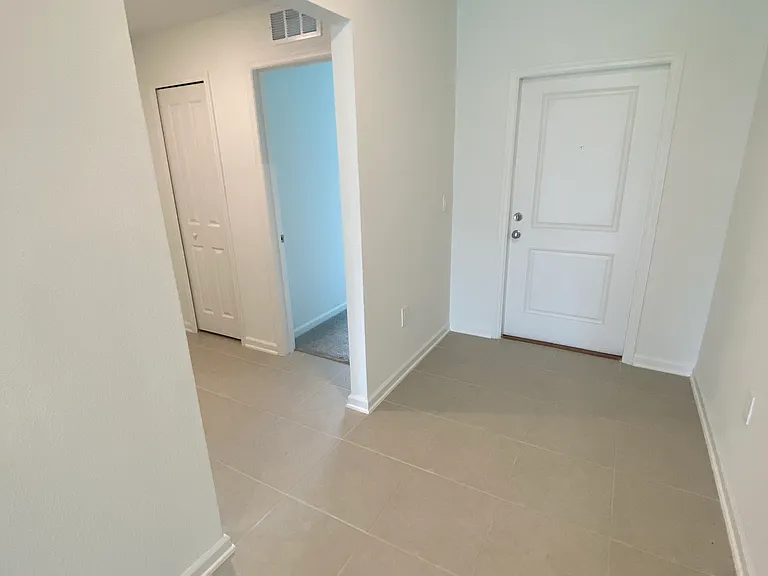 FOYER TWO BEDROOMS
