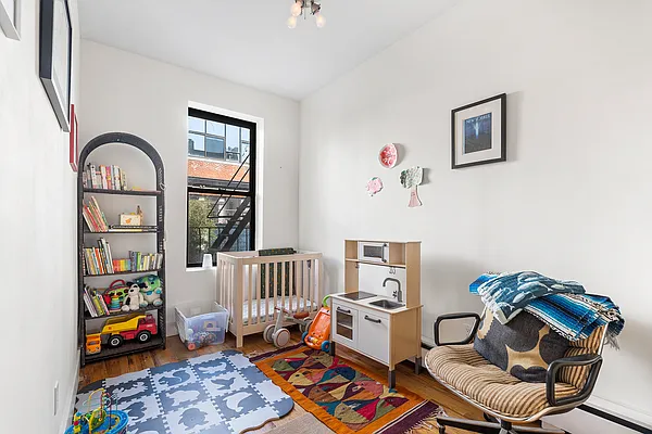 Sold by Redfin Real Estate | media 18