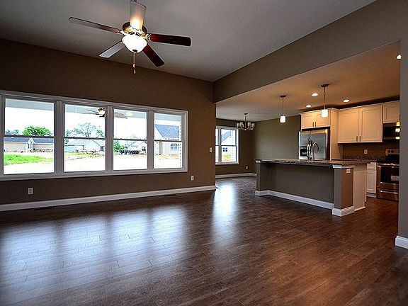 4th image of 516 Loxley Ln
