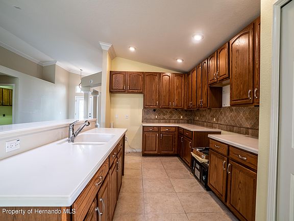 5th image of 367 Barrington Ct