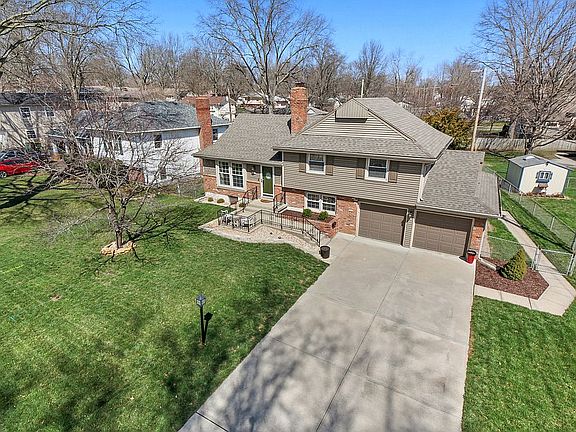 2nd image of 7508 W 97th St