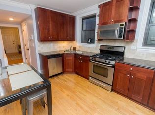 2336 W Roscoe St #2R, Chicago, IL 60618