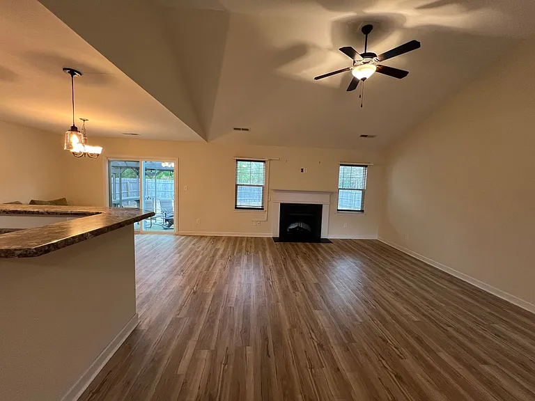 310 Landon Ln — Photo 31