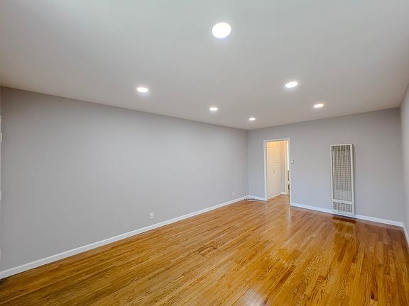 5th image of 17809 Crenshaw Blvd APT 4