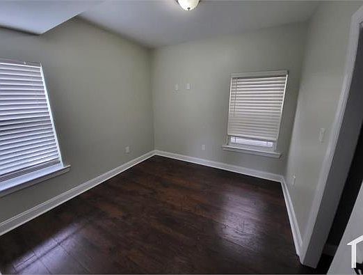 4th image of 70 Hinsdale Pl Floor 2