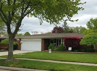 33782 Chatsworth Dr, Sterling Heights, MI