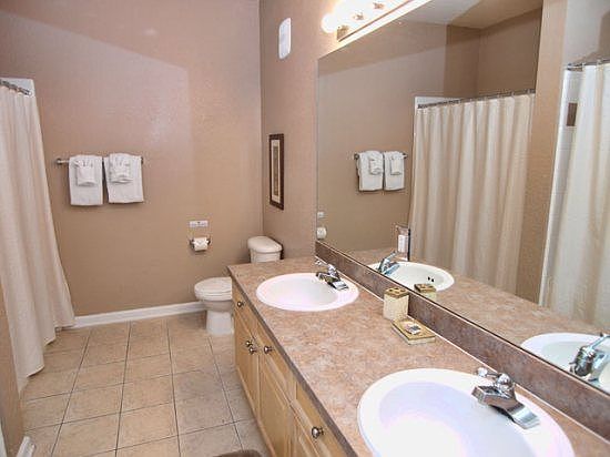 TR2C311-Bathroom-Ensuite