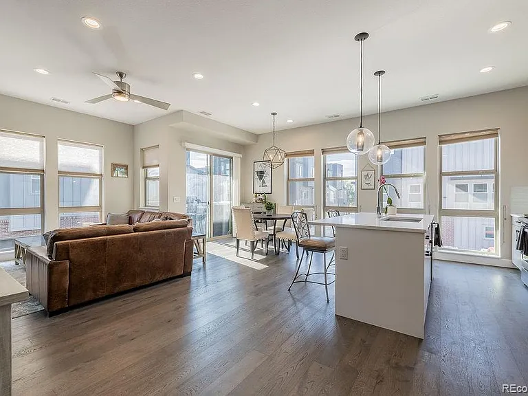 2689 W Bellewood Dr — Photo 4