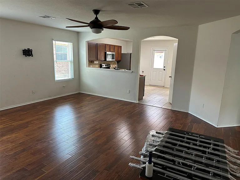 705 Morgan Dr — Photo 4