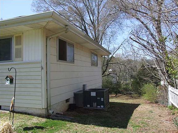 3rd image of 1317 Coleman Cir
