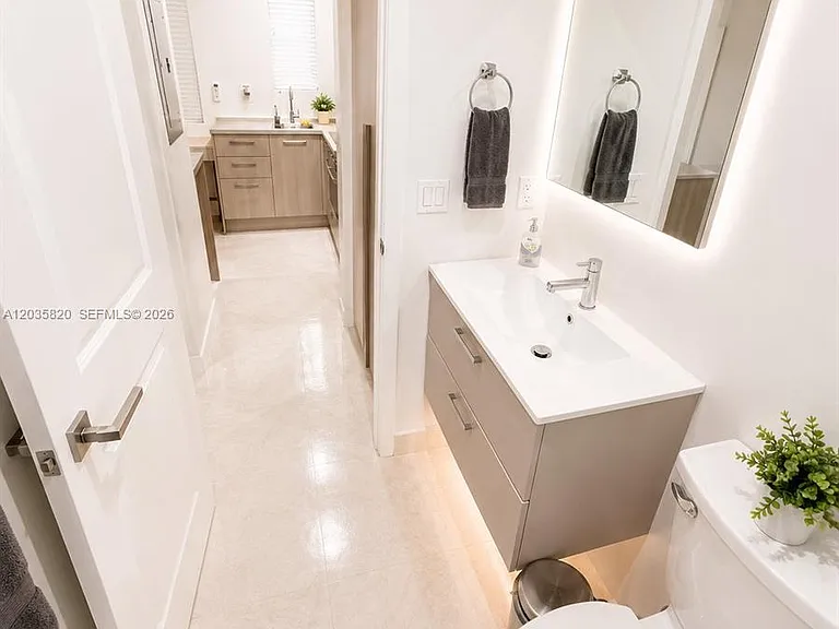 245 NE 33rd St #104 — Photo 11
