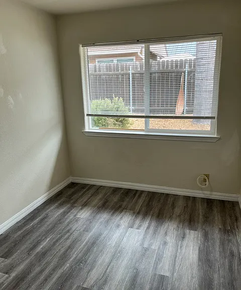 114 Castaic Ave #B — Photo 8