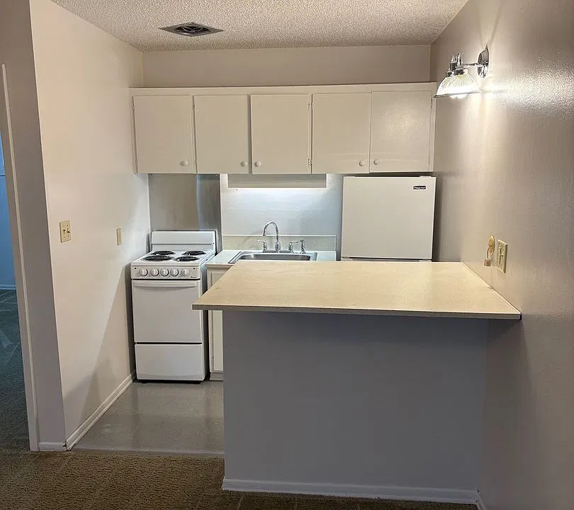 Center St. Apartments