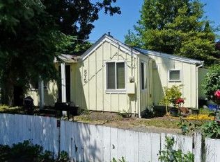 570 Nighthawk Ln, Springfield, OR 97477