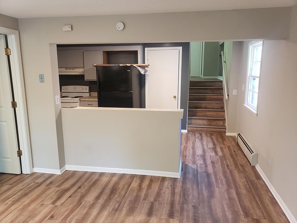Looking towards kitchen from back door entry