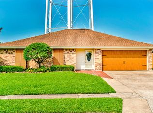 746 Sierra Dr, Port Neches, TX 77651