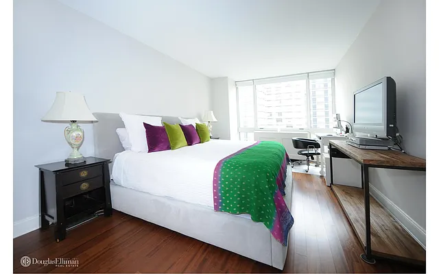 Sold by Douglas Elliman | media 14