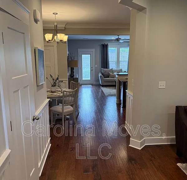 604 Springbank Aly — Photo 5