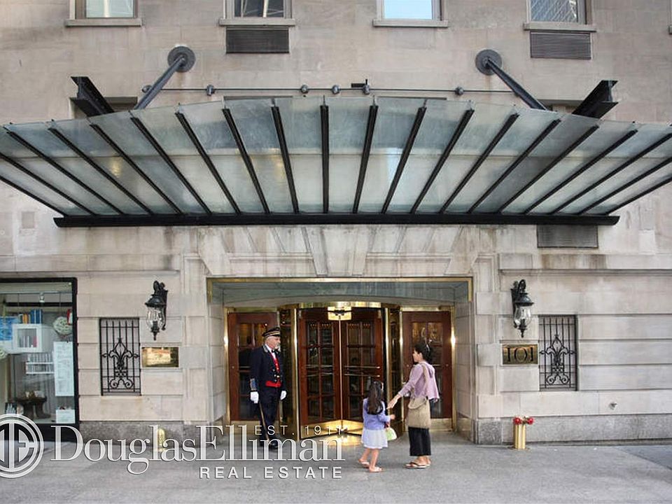 2nd image of 101 W 55th St APT 12B