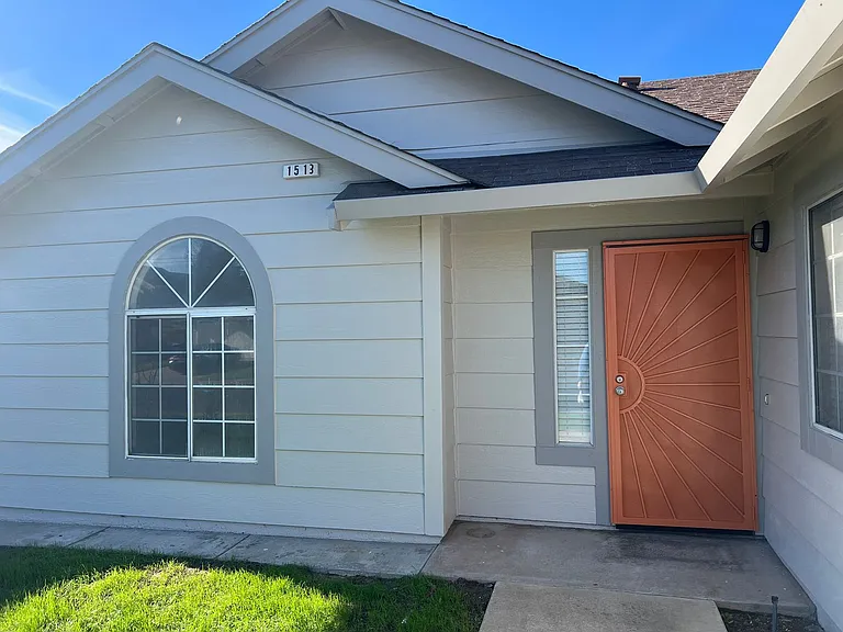 1513 Prospect Ln — Photo 4