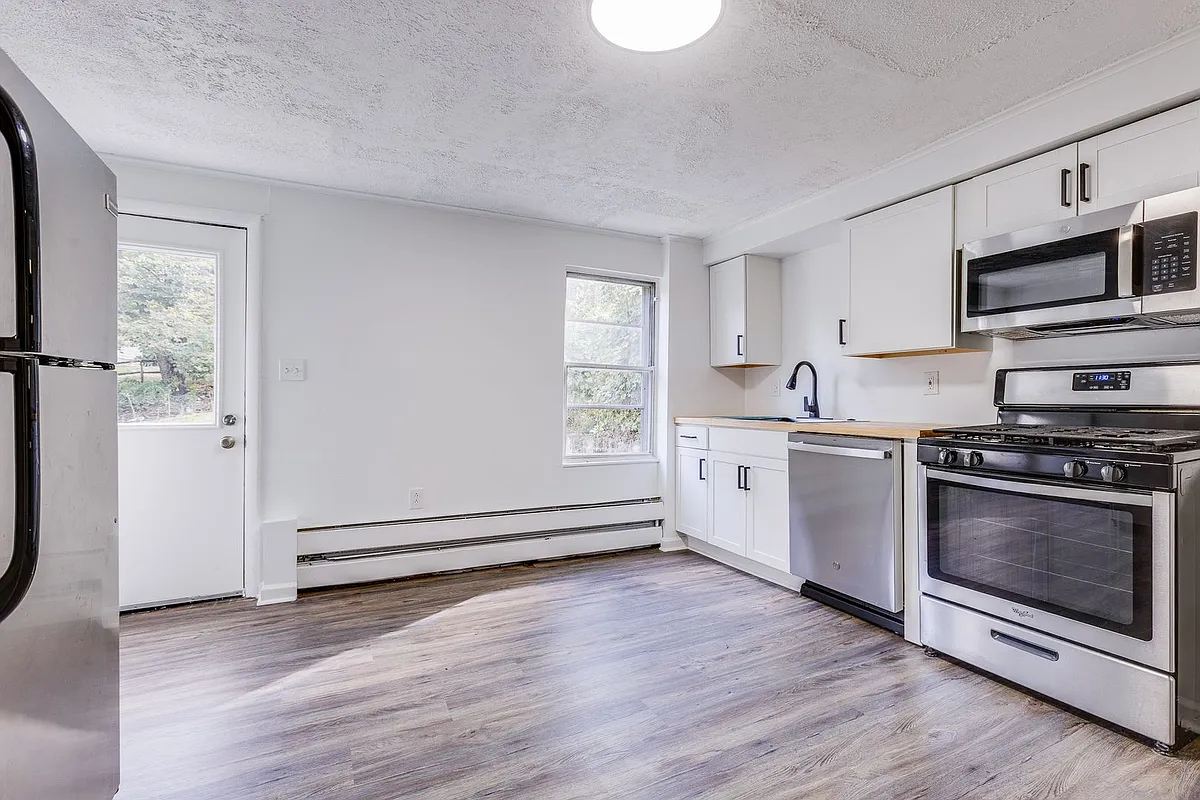 Building Photo - 17 - 2675 S 18th