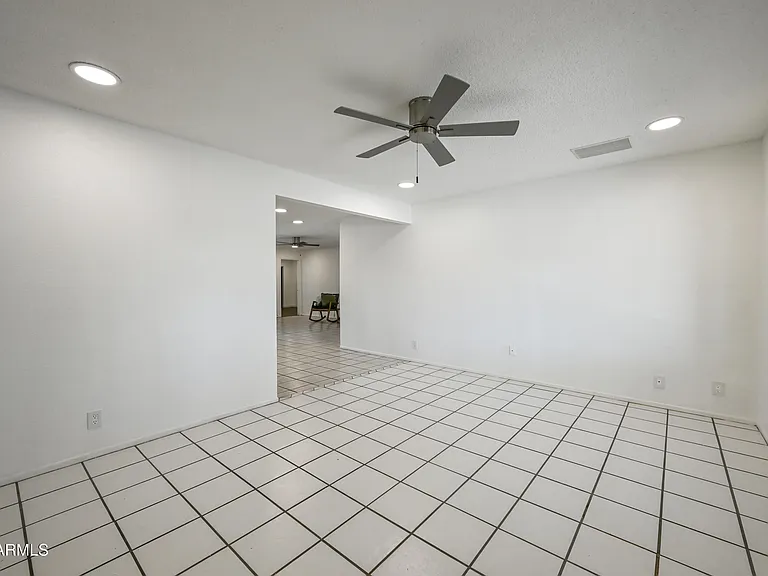 5833 W John Cabot Rd — Photo 4