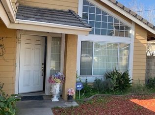 3152 W Park Vista Dr, Rialto, CA 92376