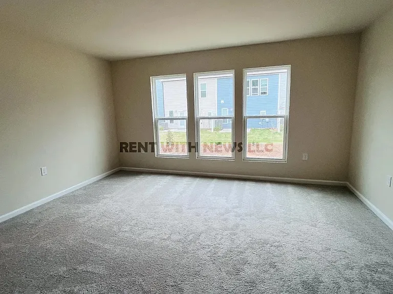 851 McKenzie Park Ter — Photo 11
