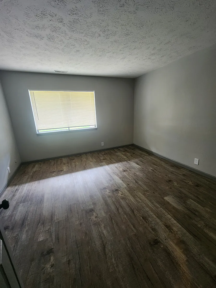 Building Photo - 3915 N 109th Plz #1