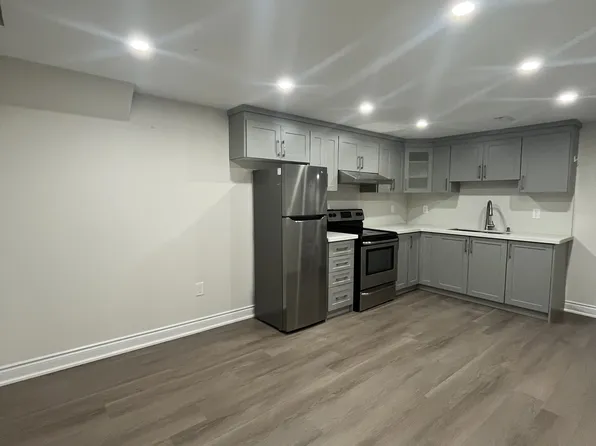 19 Pentonville Rd, Brampton, ON L6R 3R9