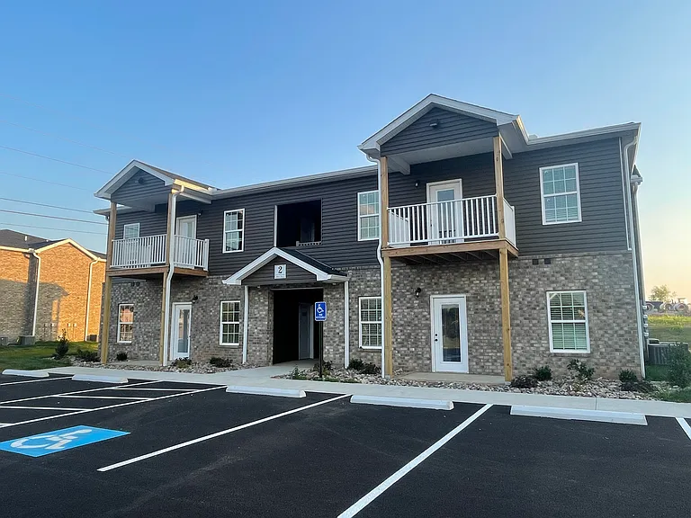 Hillview Commons — Photo 1