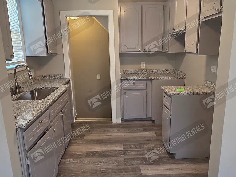 8460 Timken Ave — Photo 18