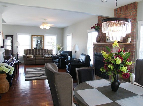 4th image of 2740 Brookhaven Dr