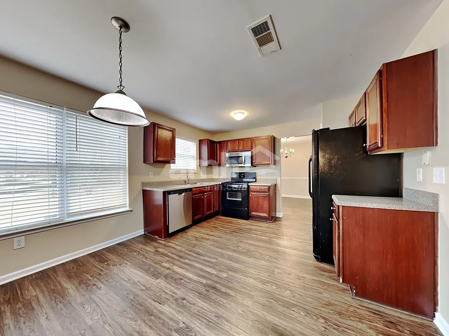 3 bed, 2.5 bath, 2309 sqft, $2,220 — Photo 3