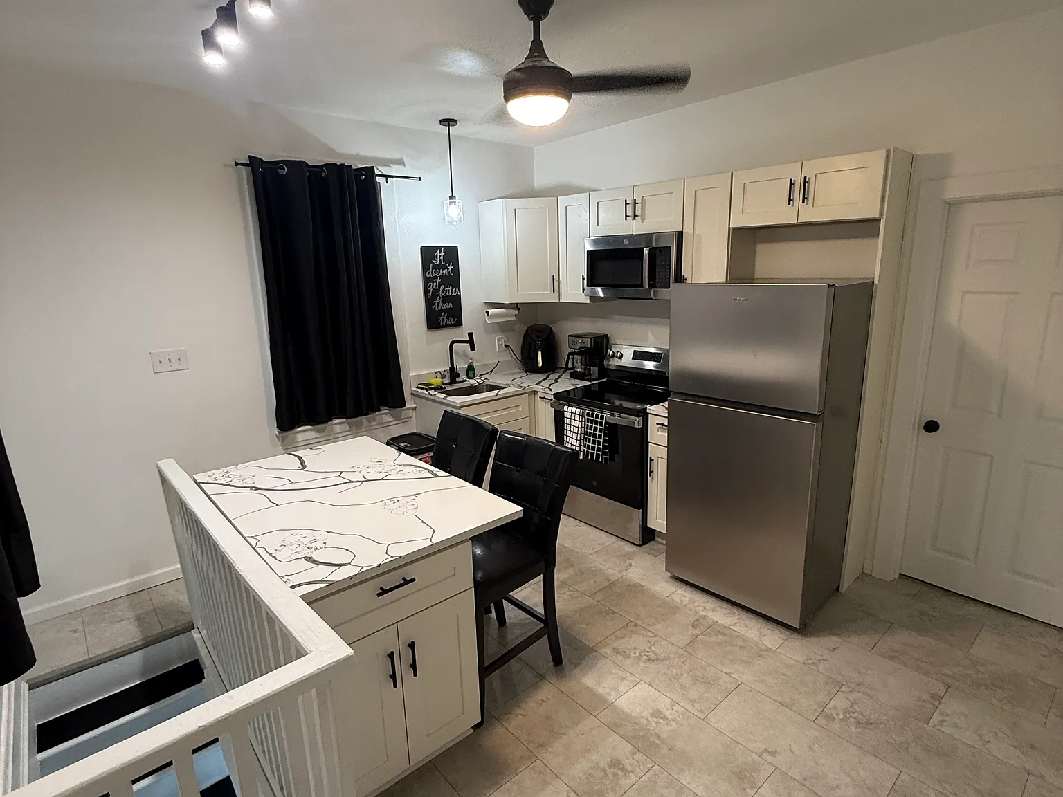 2 bed, 1.5 bath, $2,100 — Photo 1