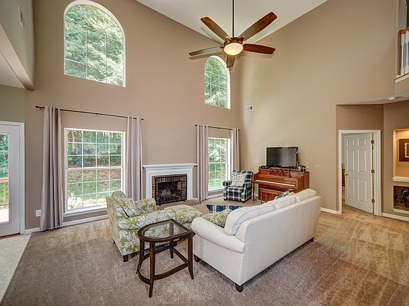 4th image of 219 Misty Arbor Ln