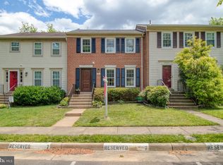 2821 Knollside Ln, Vienna, VA 22180