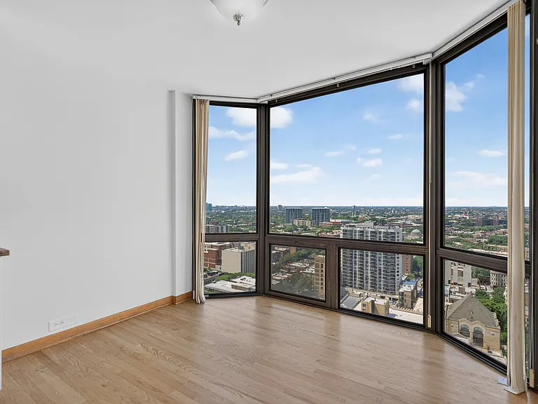 2650 N Lakeview Ave #2801 — Photo 5
