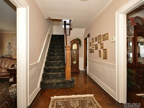 4th image of 27 De Mott Pl
