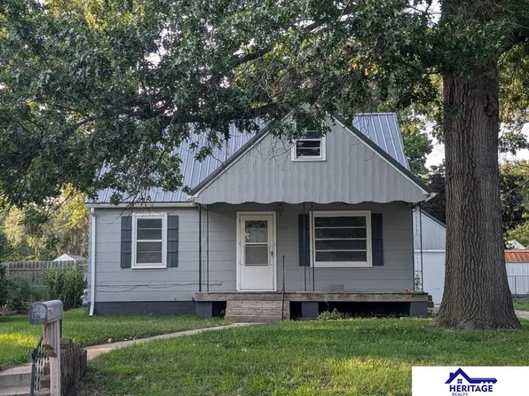1017 E 12th St, York, NE 68467