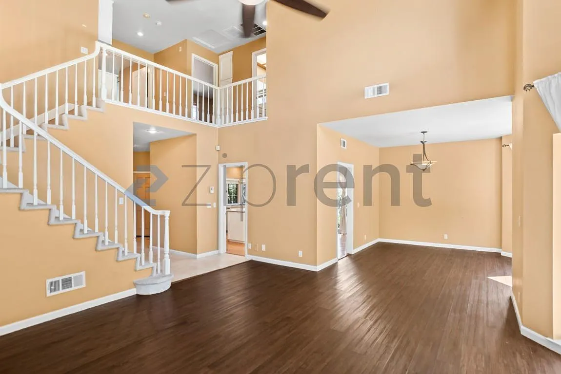 3 bed, 2.5 bath, 2486 sqft, $4,700 — Photo 4