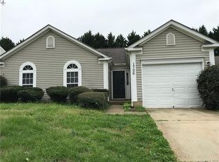 1706 Oakdale Green Dr, Charlotte, NC 28216