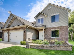 2933 Dearborn Ave, Rochester Hills, MI 48309