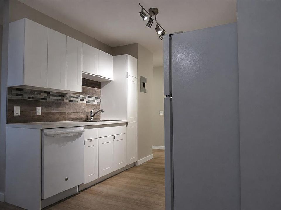 2nd image of 626 E 2nd Ave NE #304