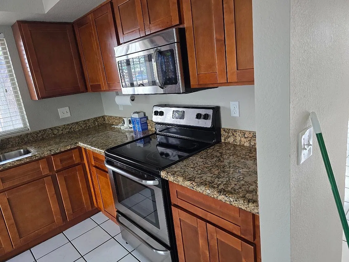 3 bed, 1260 sqft, $1,600 — Photo 2