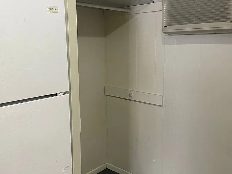 906 E Burlington Apartments! — Photo 8