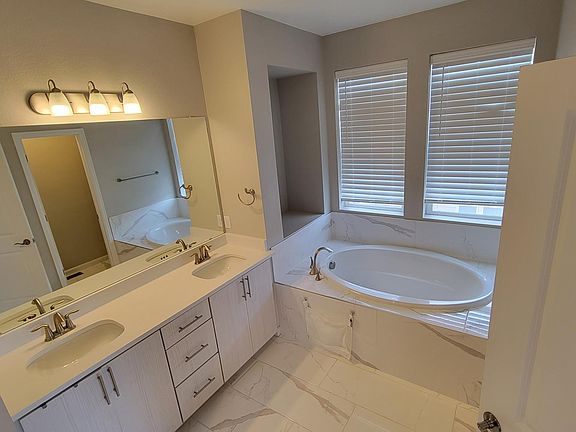 Deep soaking tub and double vanity