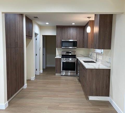 3rd image of 10340 Jardine Ave